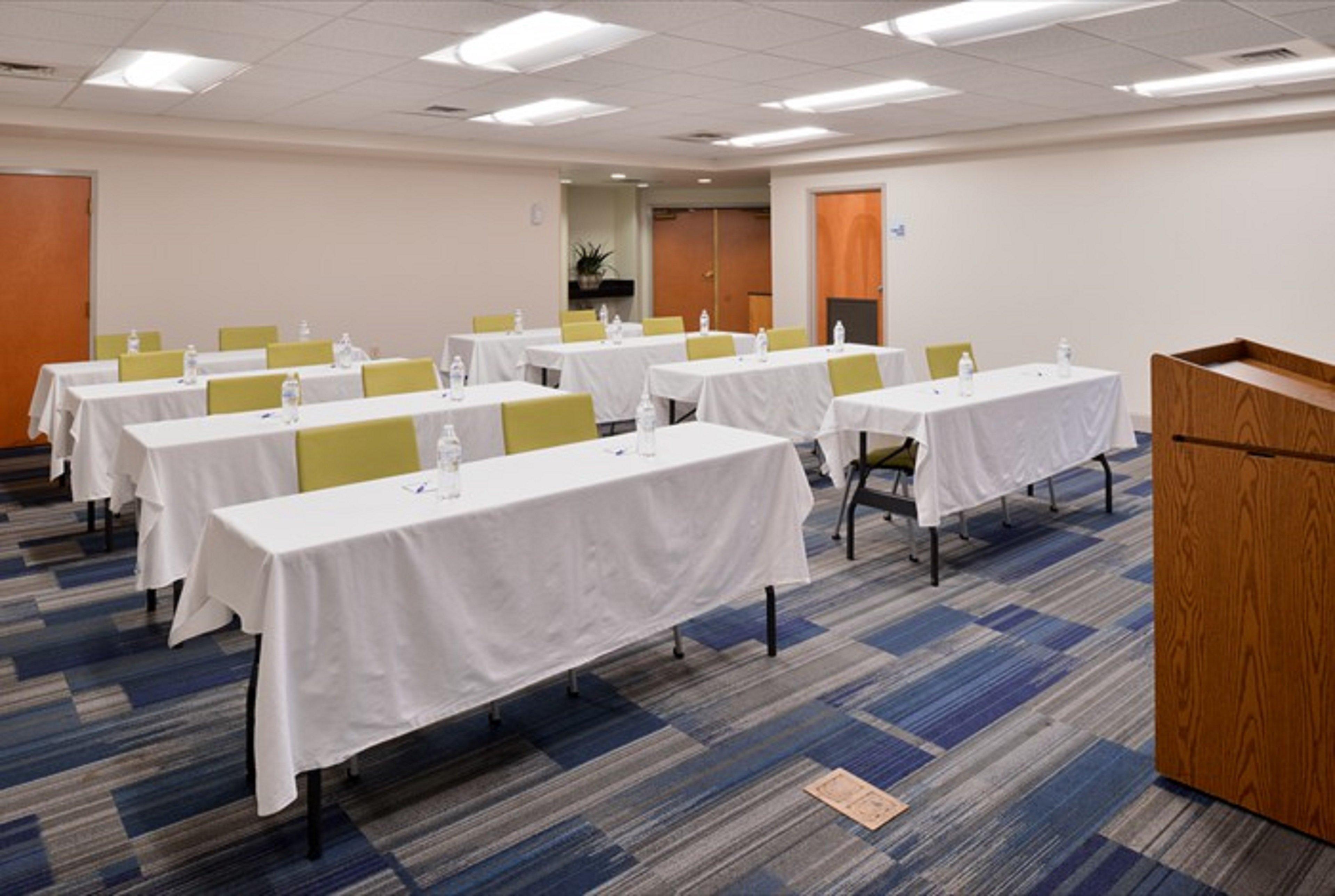 Holiday Inn Express Hotel & Suites Mooresville - Lake Norman By Ihg Экстерьер фото