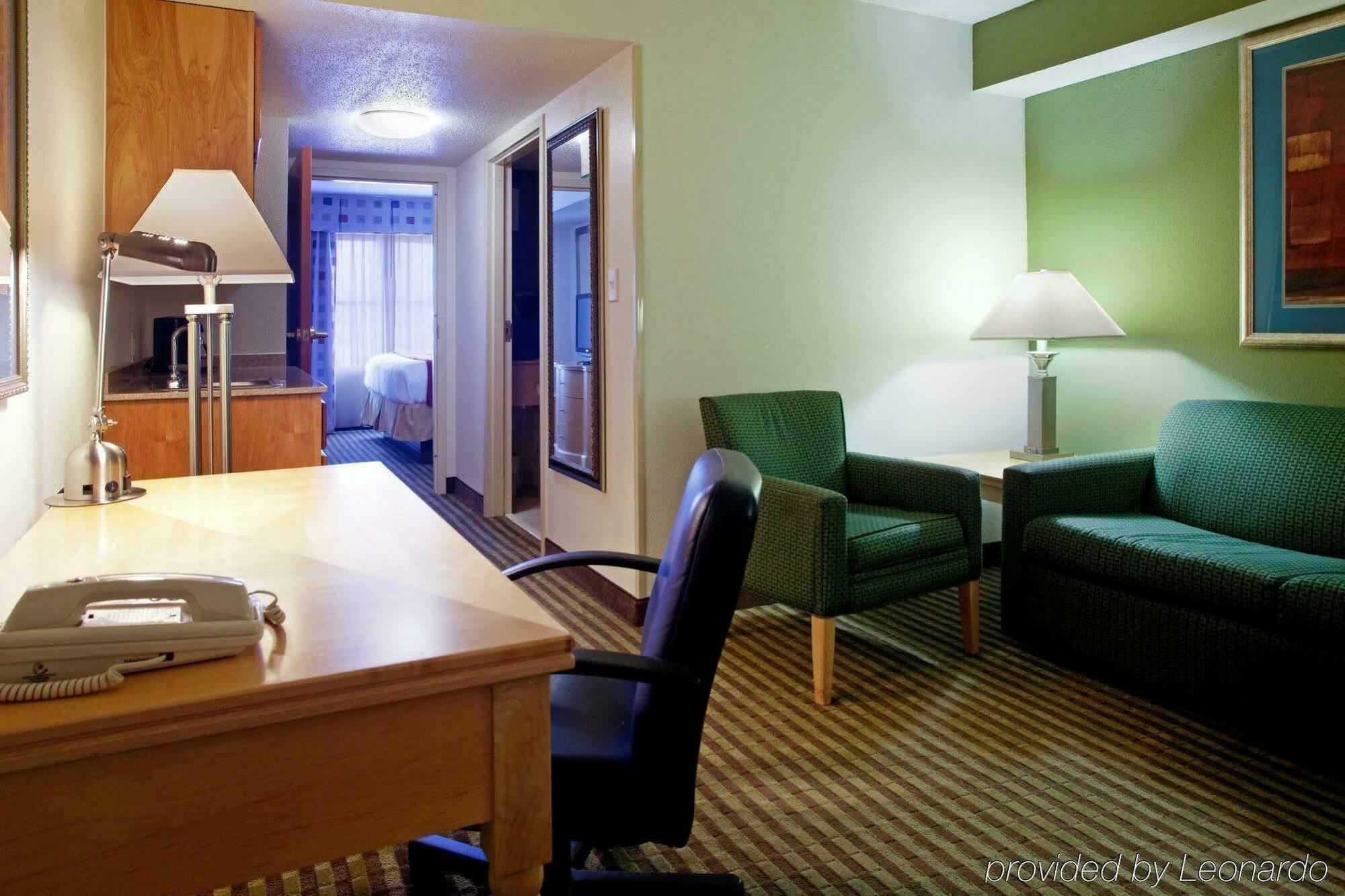 Holiday Inn Express Hotel & Suites Mooresville - Lake Norman By Ihg Экстерьер фото