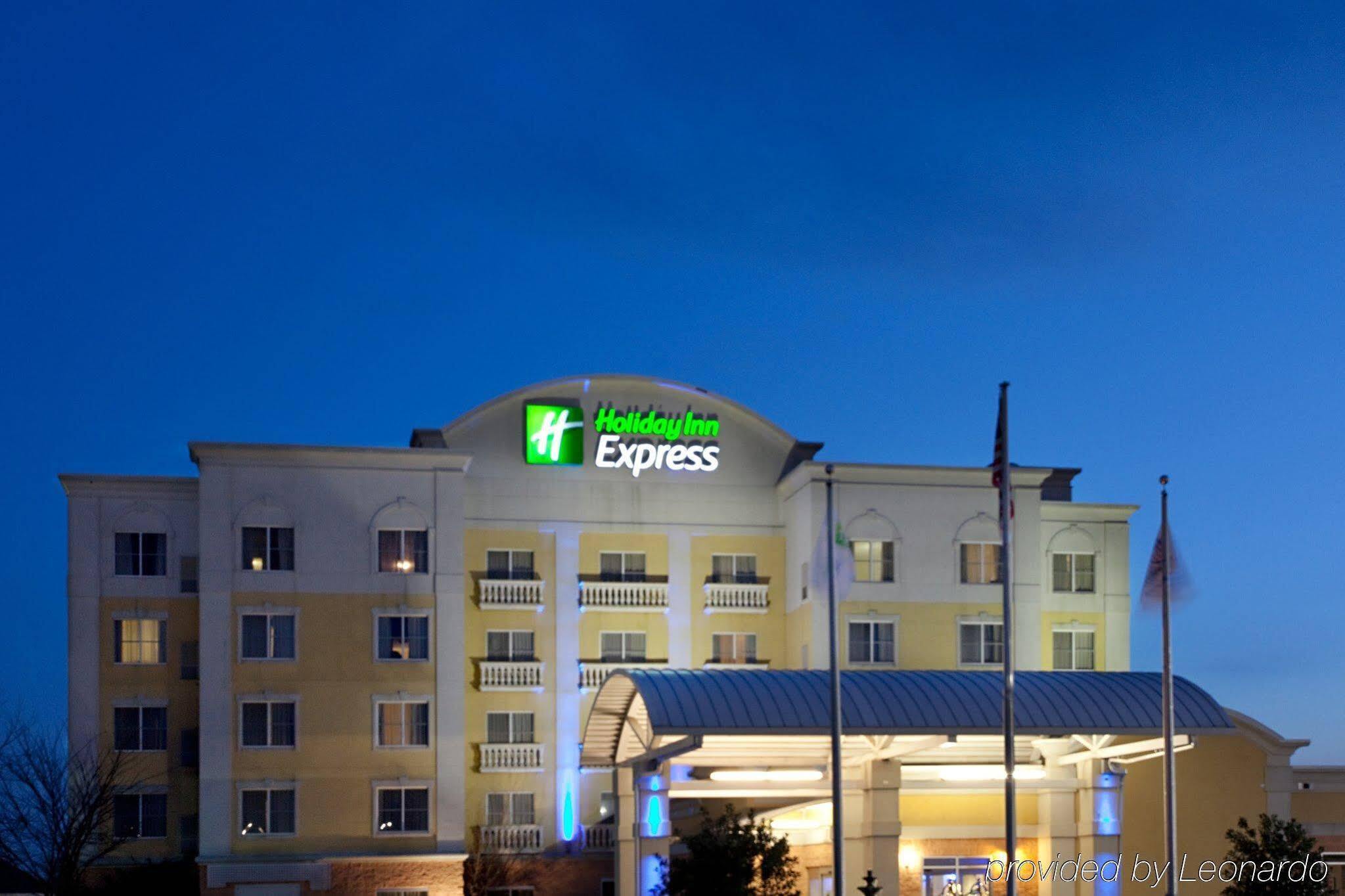 Holiday Inn Express Hotel & Suites Mooresville - Lake Norman By Ihg Экстерьер фото