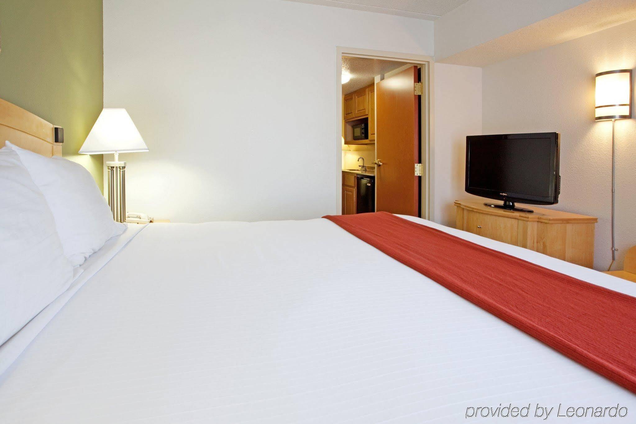 Holiday Inn Express Hotel & Suites Mooresville - Lake Norman By Ihg Экстерьер фото
