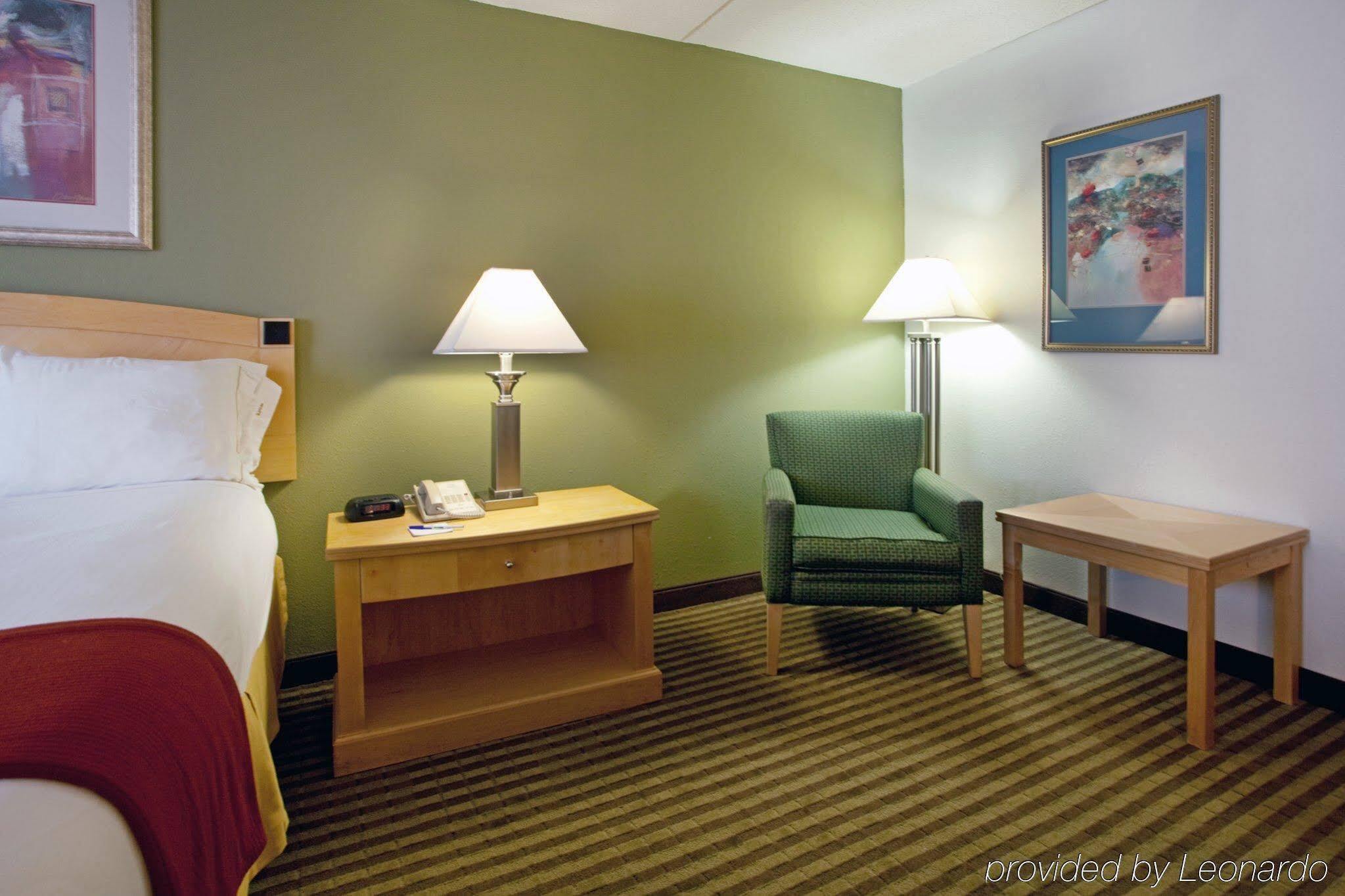Holiday Inn Express Hotel & Suites Mooresville - Lake Norman By Ihg Экстерьер фото